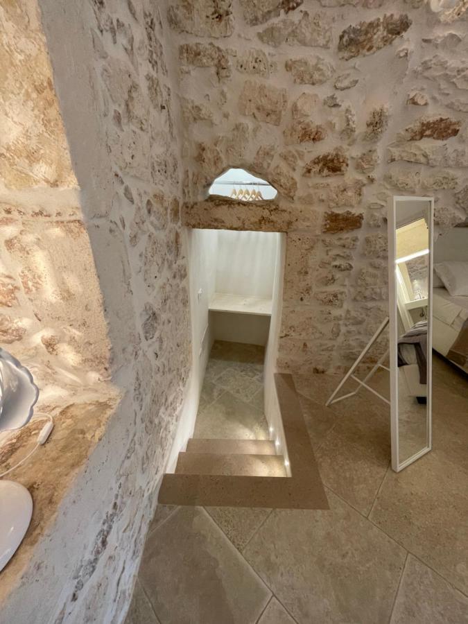 White Room Остуні Екстер'єр фото