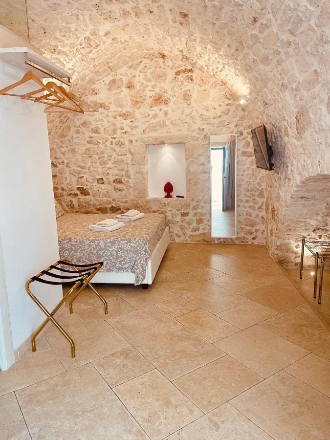 White Room Остуні Екстер'єр фото